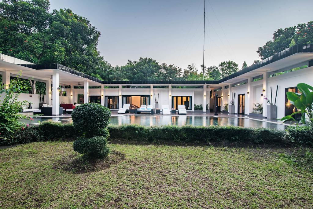 Stunning Villa Lily ロヴィーナ エクステリア 写真