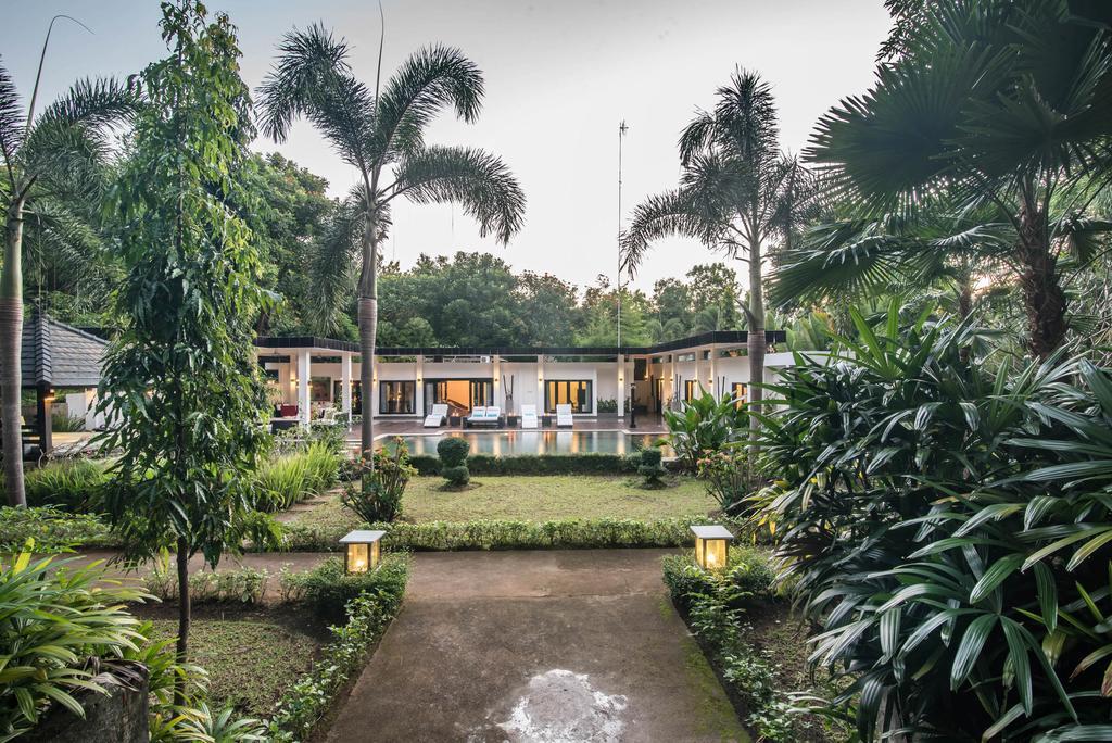 Stunning Villa Lily ロヴィーナ エクステリア 写真