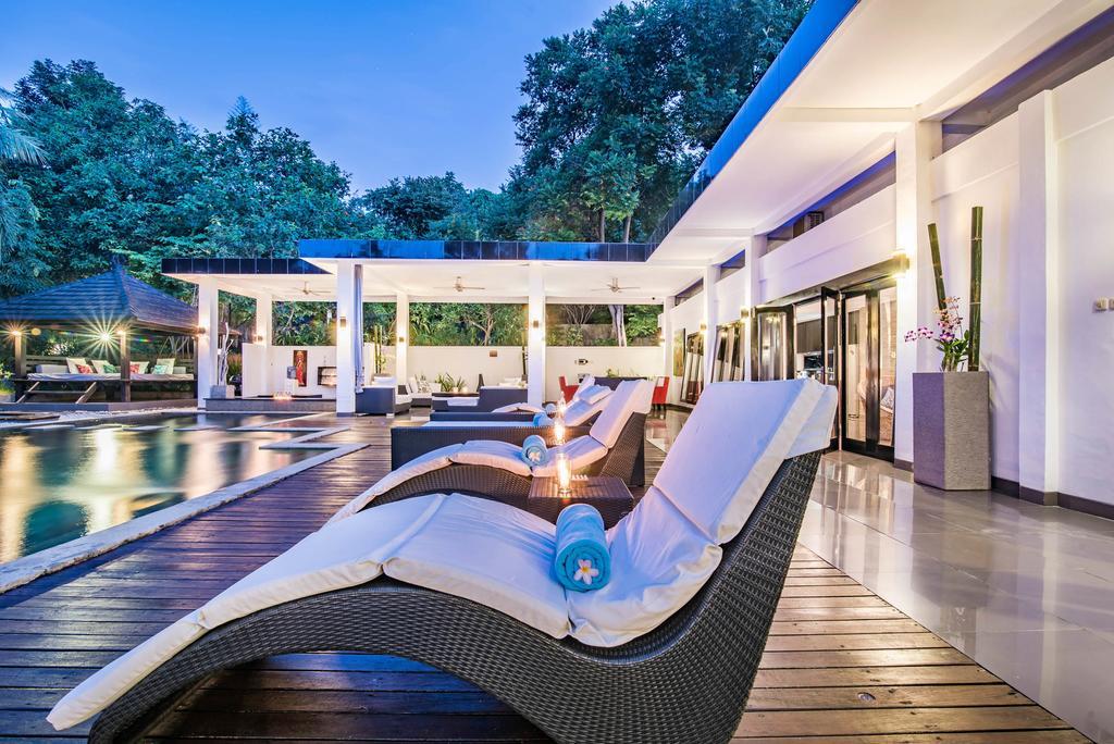 Stunning Villa Lily ロヴィーナ エクステリア 写真